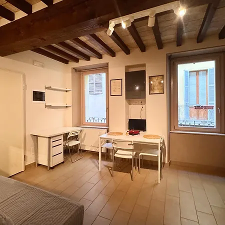 Niki O. Apartment
